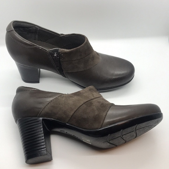 𝅺Clarks Women’s Brown Leather Ankle Booties 6M - Picture 2 of 15
